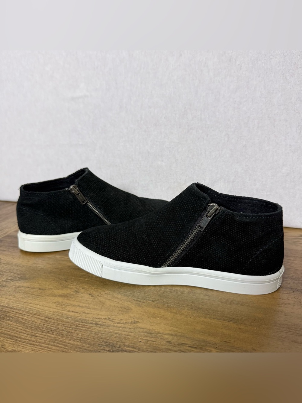 Minnetonka Women’s Gwen Bootie - Side-Zip Sneaker - Black - Size 7